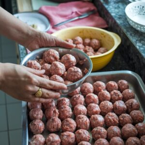 Making the Meatballs for Goshtaba